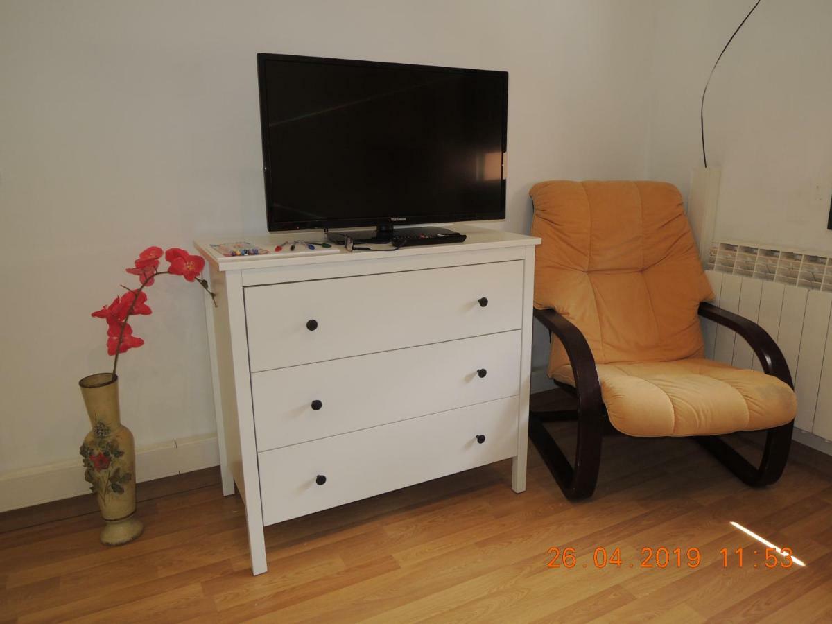 Апартаменти Apartament Jasmine Бесалу Екстер'єр фото